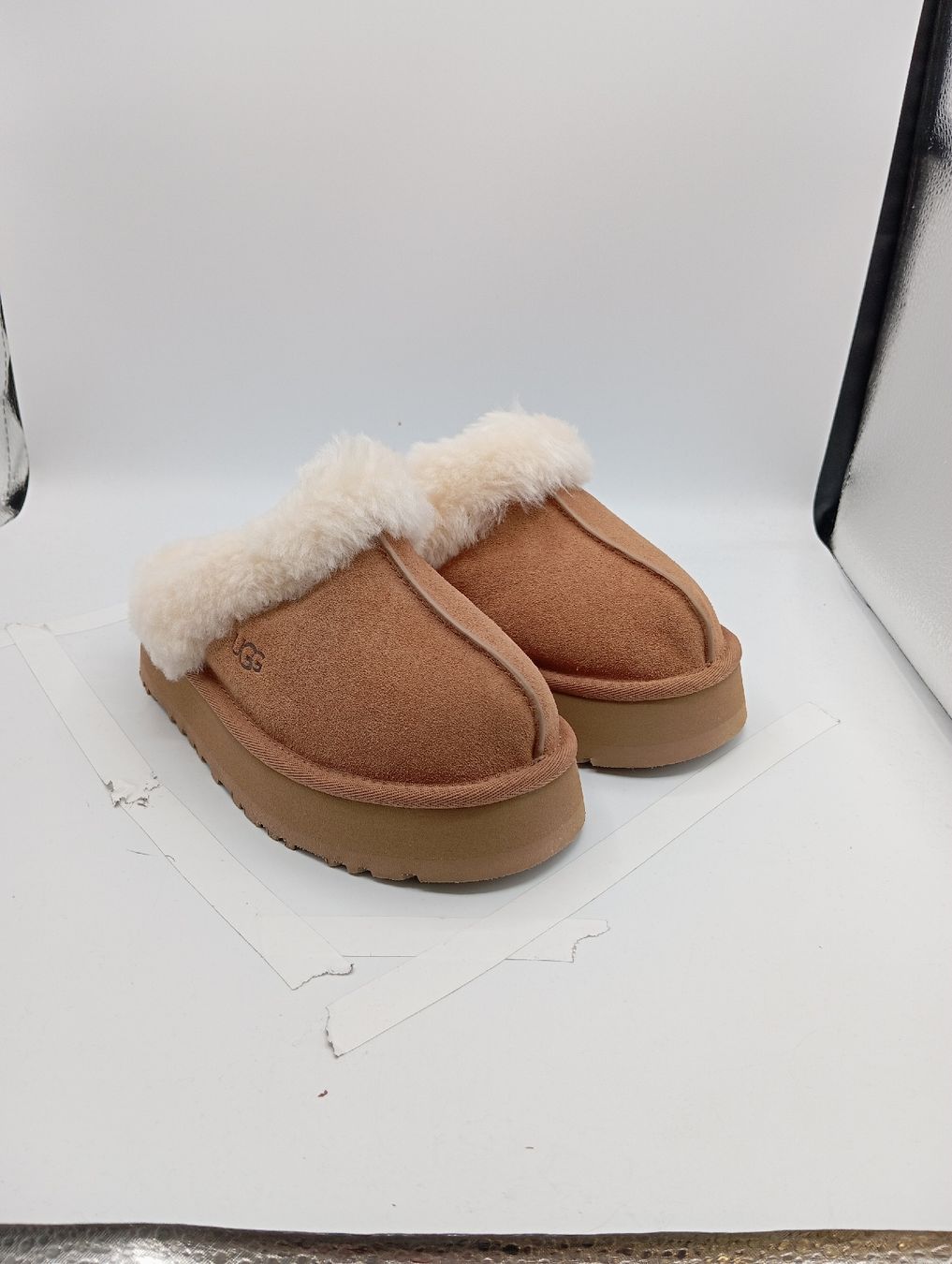 Ugg Scarpe da donna: UGG Disquette Slipper - Chestnut (EU36) – Nuovo e nell'imballaggio originale da Schaffhausen venduto da outlez 1