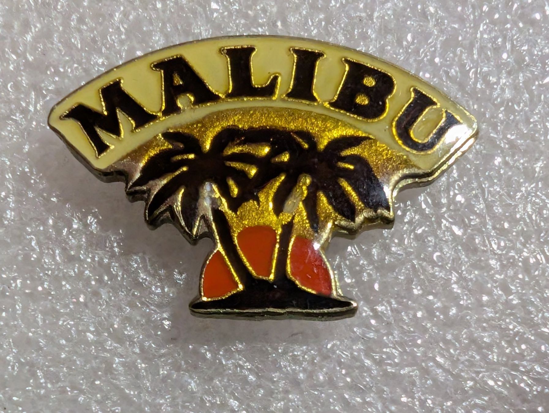 Placchette & Badge: Ansteckpin 274: Malibu – Usato da Oppligen venduto da Pin-Fall-Shop