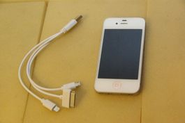iPhone 4 oder 4s, weiss mit Kabel