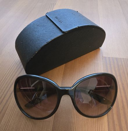 Elegante Prada Sonnenbrille SPR25L, Schwarz