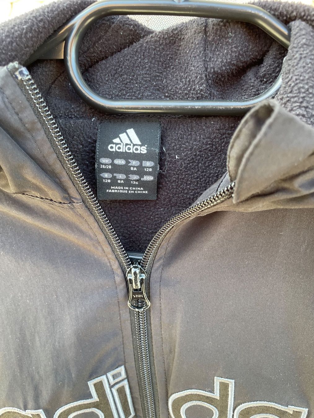 Adidas Giacche & Cappotti: ADIDAS Kapuzen Jäckchen Gr. 128 – Usato da Frasnacht venduto da GracyStore 1