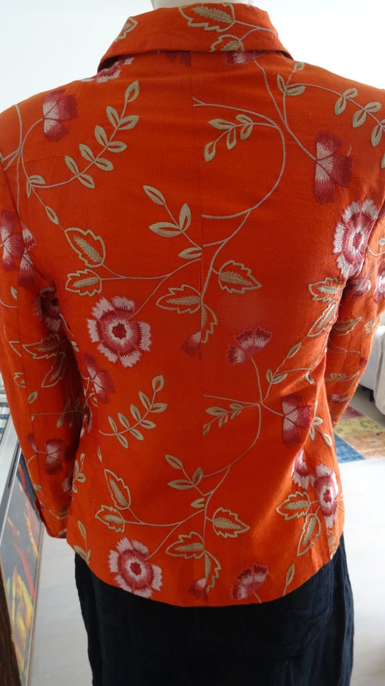 Giacche: Orange Seidenjacke mit Blumenmuster, Gr. 38 – Usato da Ehrendingen venduto da CHMEX 3