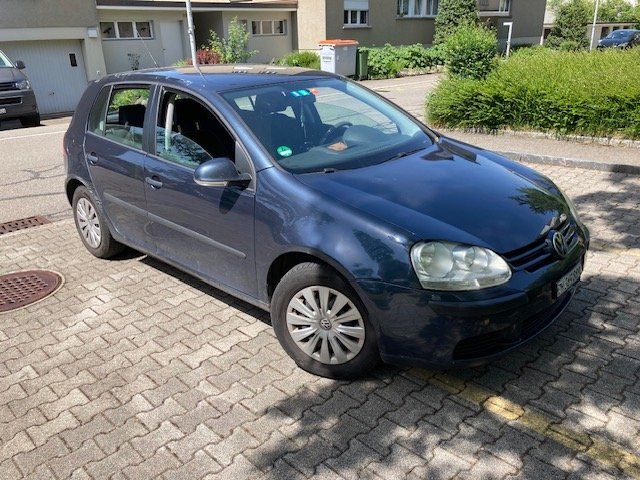 Autos: VW Golf 5 1.6 FSI Jg. 2006 – D'occasion à Hinwil par pumakatze