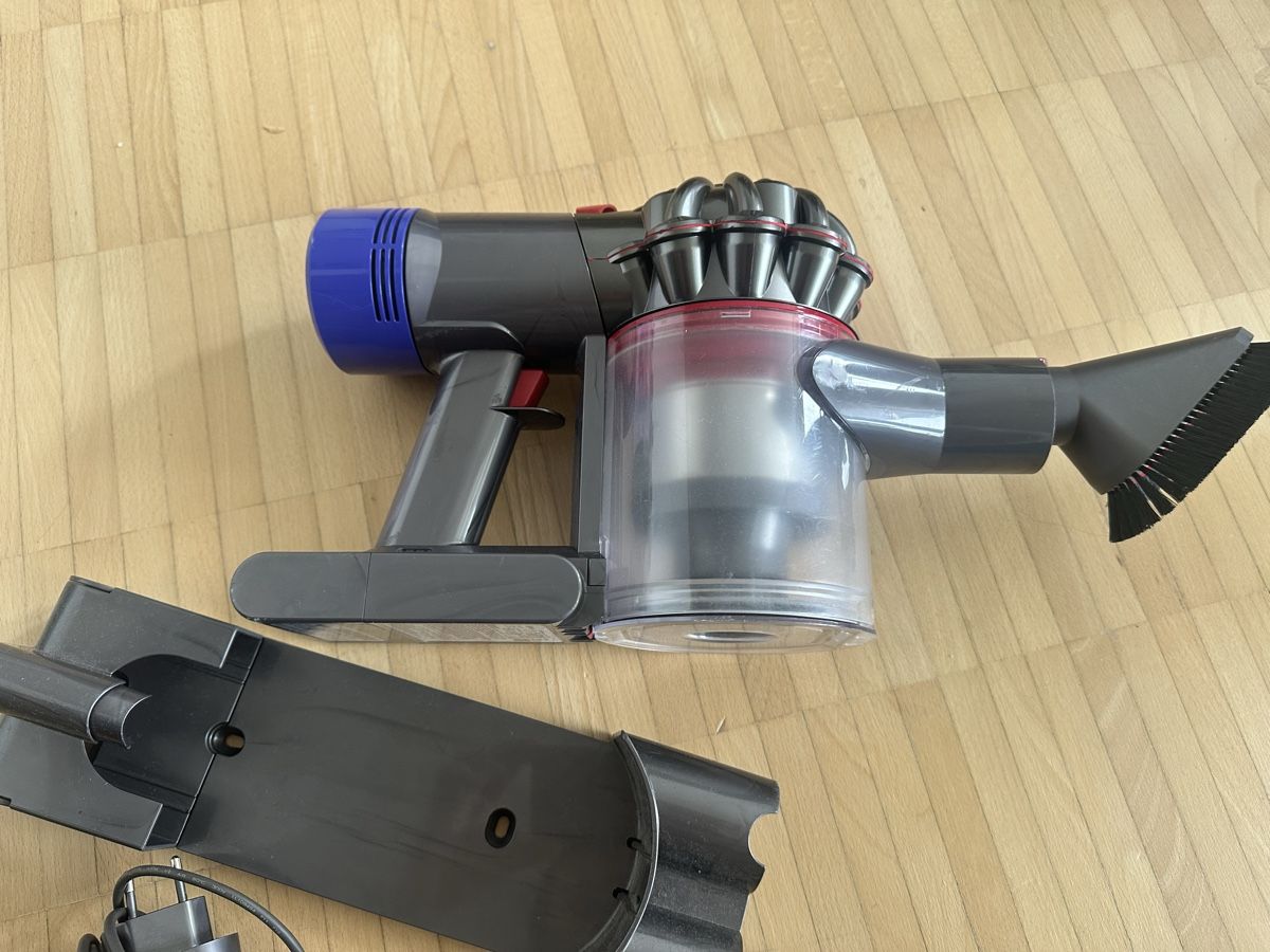 Dyson Aspirapolveri & Accessori: Dyson v8 – Usato da Bulle venduto da Quatre_poissons 1