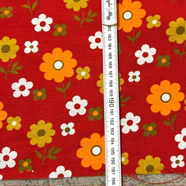 Tessuti: Stoff mit Blümchen 70er roter Hintergrund – Usato da Zürich venduto da gigimai67 5
