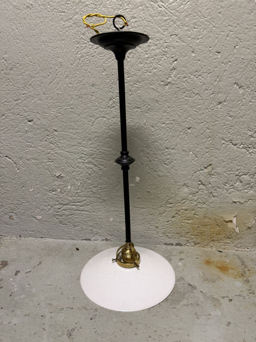 Lampadari & plafoniere: Original Jugendstil Pendelleuchte Eisen & Opalglas – Usato da Basel venduto da Roberto002 2
