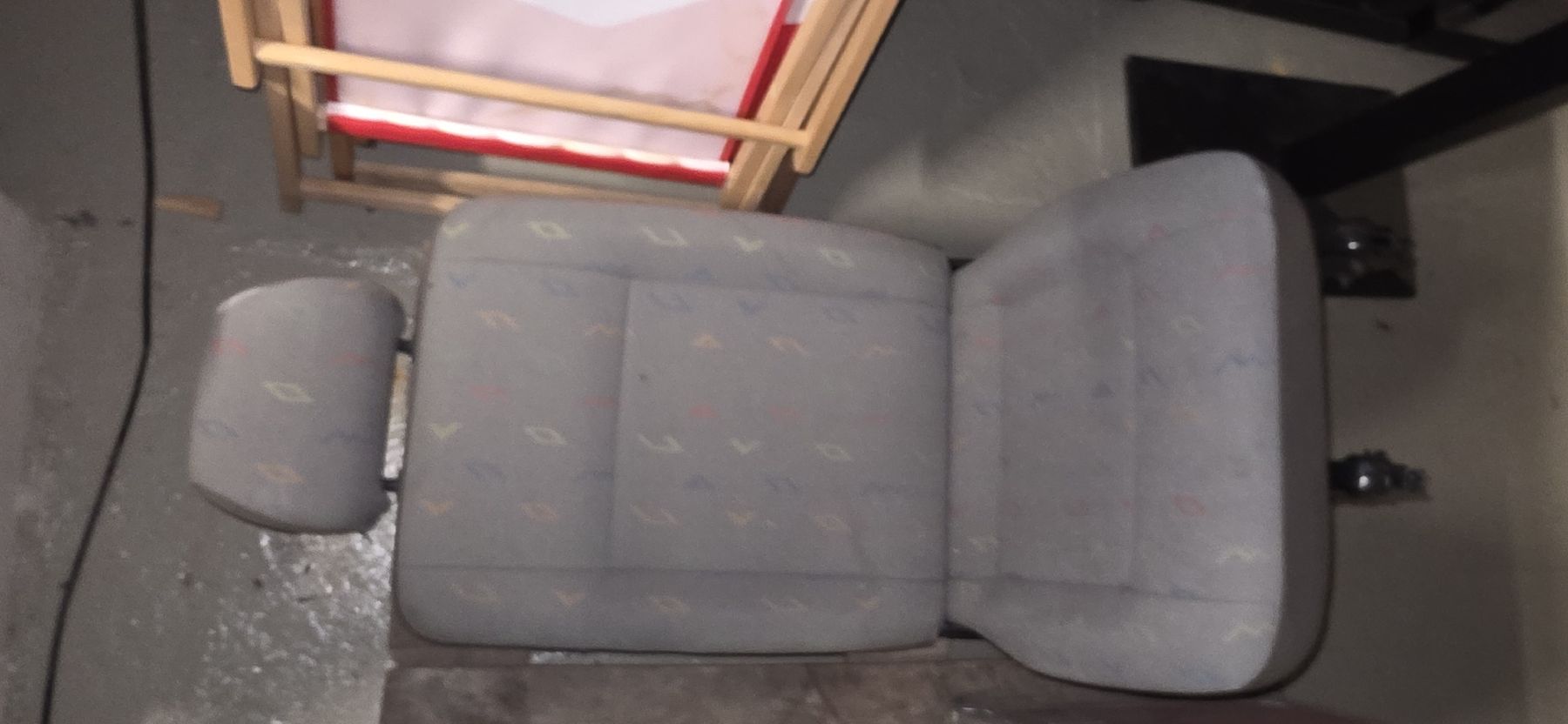 VW Tutti pezzi di ricambio auto: VW T5 Einzelsitz Klapbar  – Usato da Goldau venduto da antch 4
