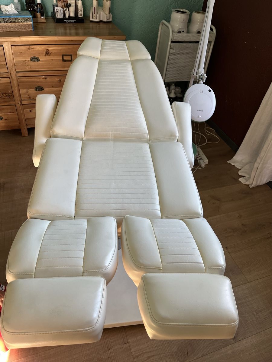 Lettini & sedie per cosmetici: Table de soins Silhouet-Tone – Usato da Chézard-St-Martin venduto da YuryAndrea 3