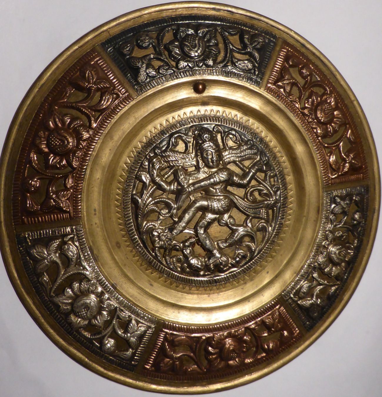 Teller: EINMALIGER ORIENTALISCHER TELLER,-GOTTHEIT,--18 CM RUND,-- – Gebraucht aus Zürich von tritonis