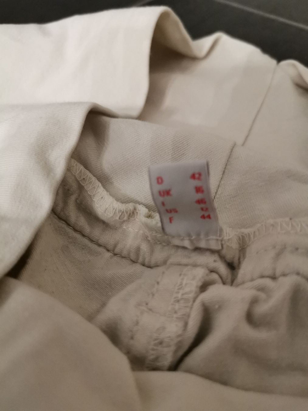 Esprit Pantaloni: EDC Esprit Umstandshosen – Usato da Matzendorf venduto da hauli2 3