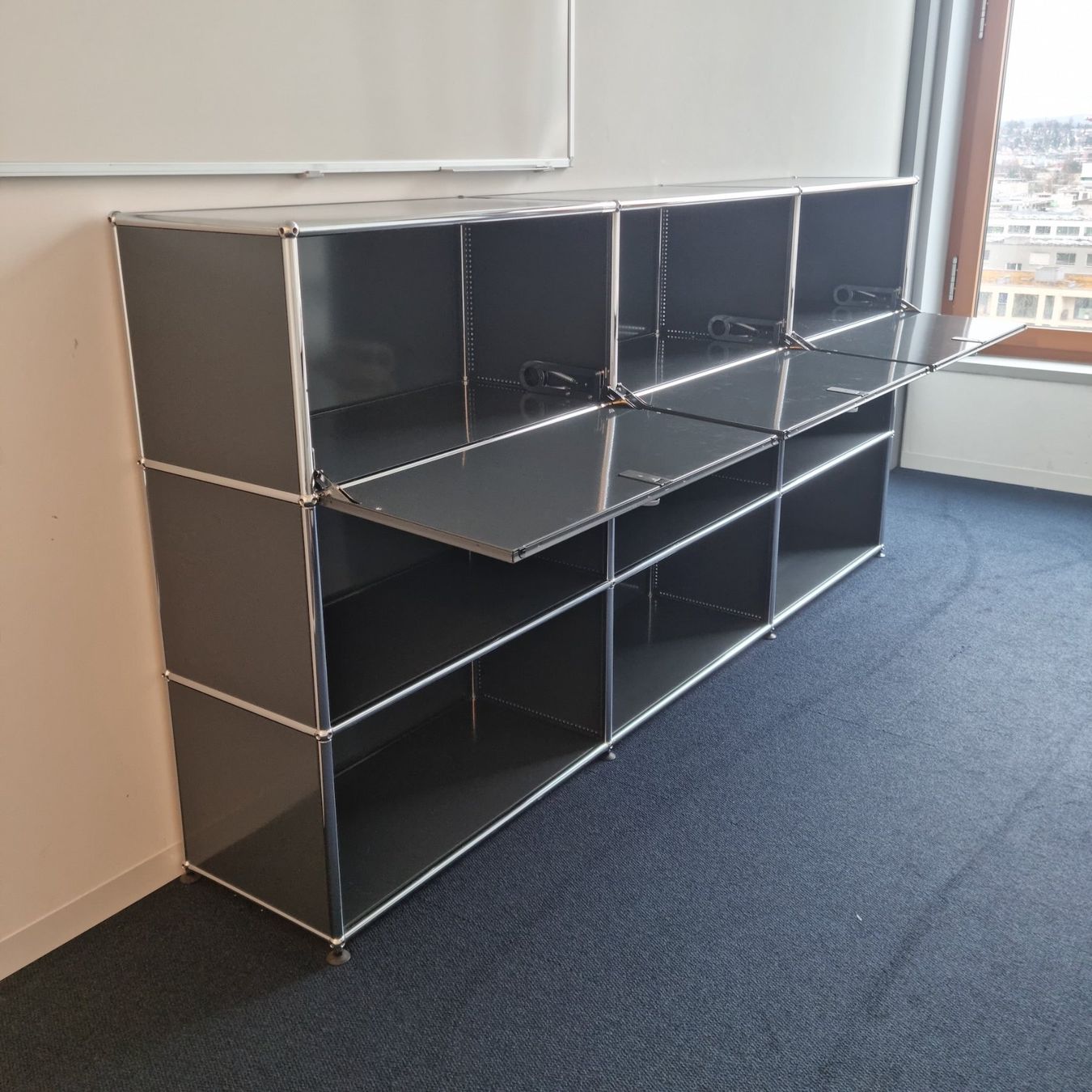 USM Scaffali: Usm Haller 3x3 mit 3 Klapptüren – Usato da Affoltern am Albis venduto da Zapro 1