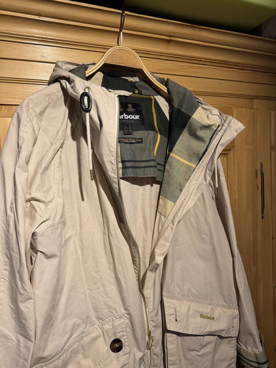 Barbour Jacken: Barbour Damen Regenjacke Gr. L, beige – Neu (gemäss Beschreibung) aus Au ZH von Pulaila2020