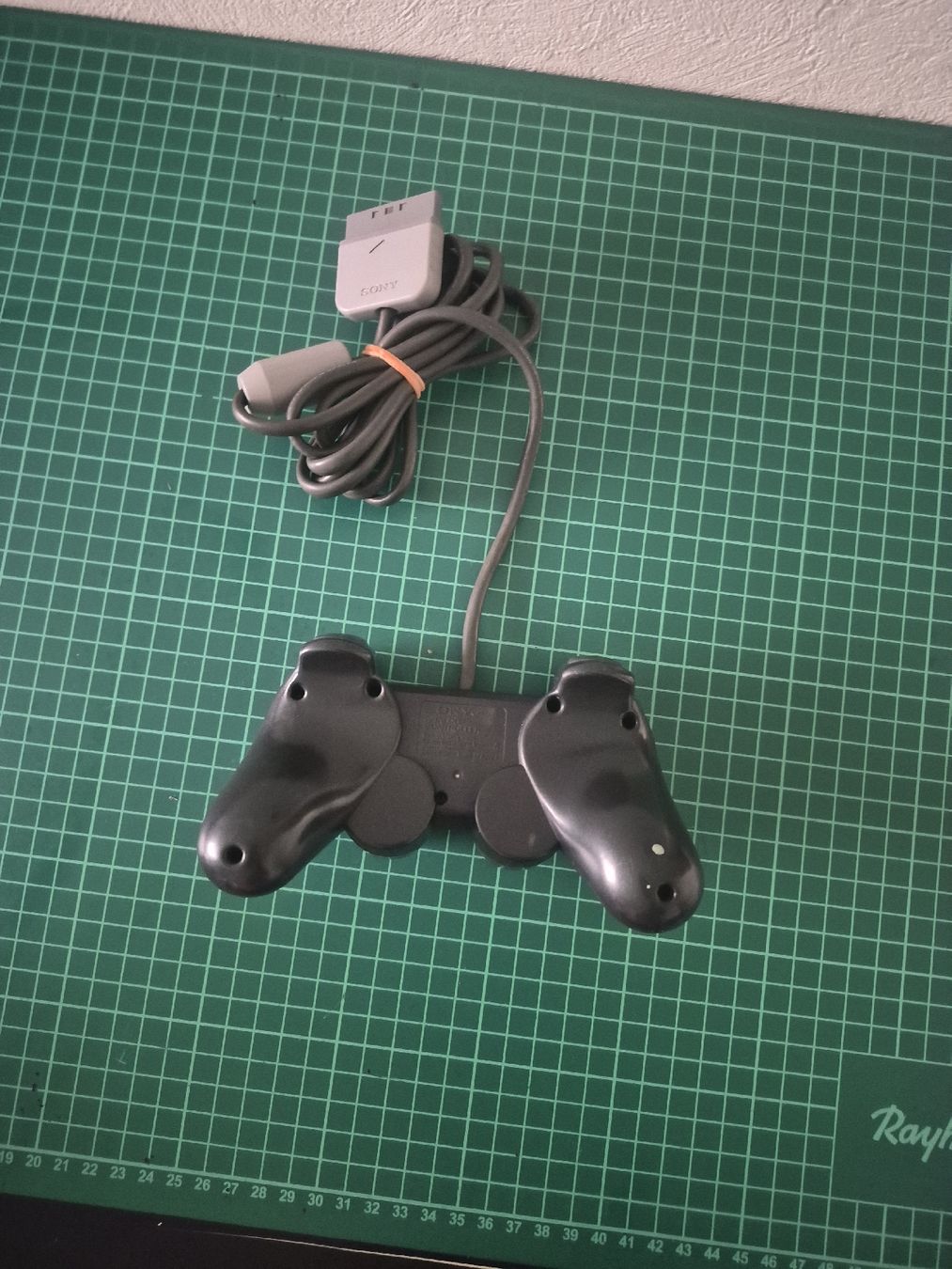 Sony Controller: Original SONY PlayStation, PS2, PS1 Controller - Works  – Usato da Meyrin venduto da Retro-GZ 1