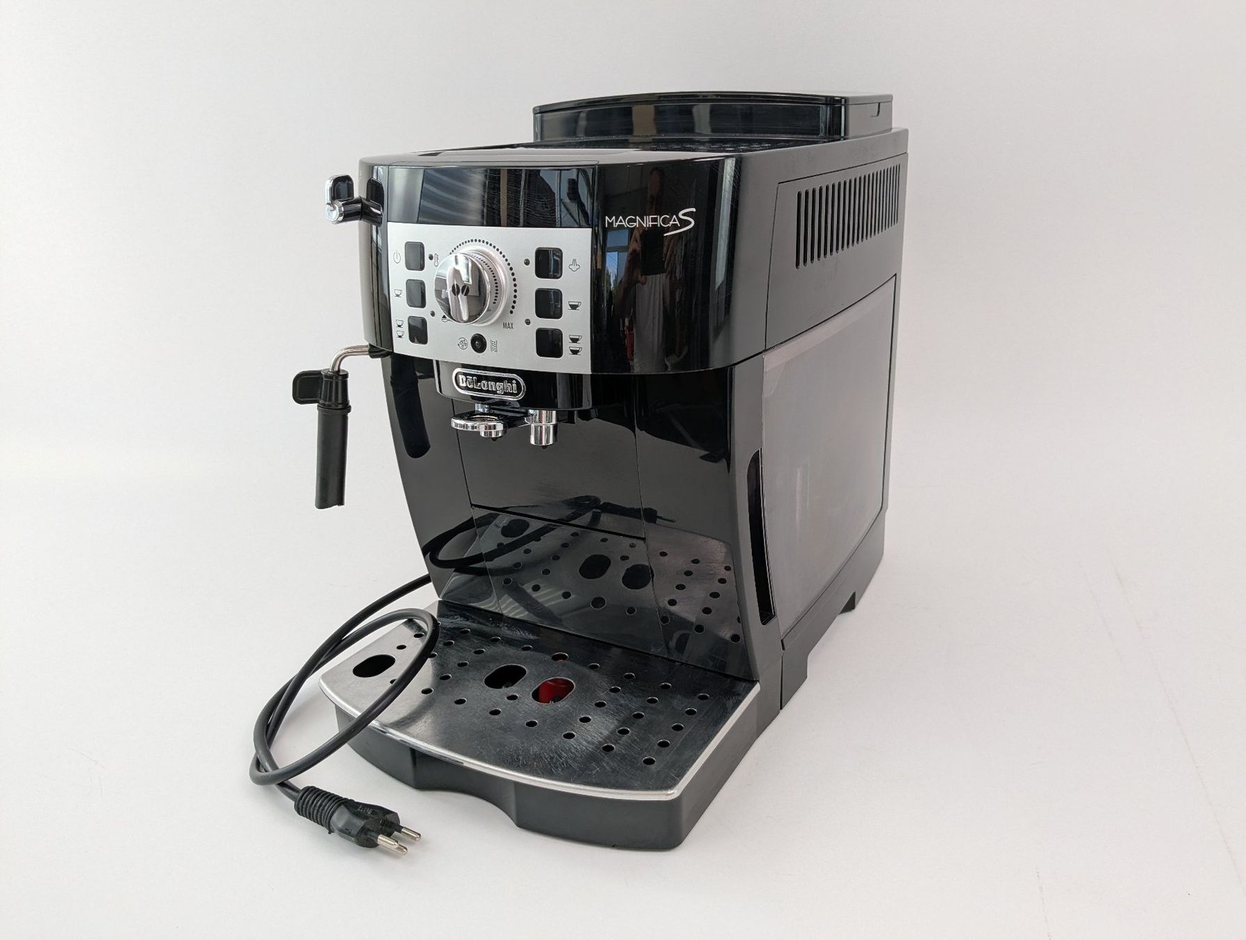 Macchine per caffè & Macchine per espresso: DE LONGHI MAGNIFICA S Kaffeevollautomat – Usato da Dintikon venduto da Restwert_Dintikon 1