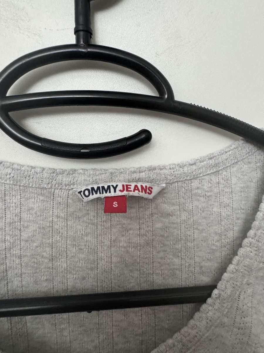 Tommy Hilfiger Top: Pull Tommy Hilfiger taille S – Usato da Meyrin venduto da mai_pl7s 1