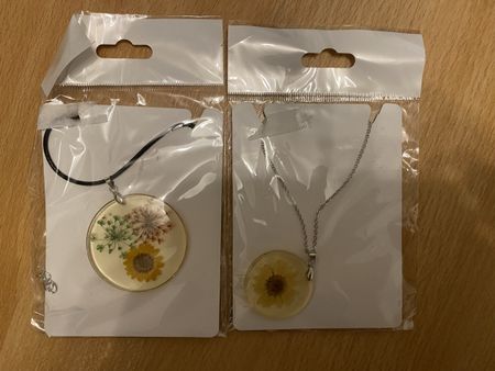 Neue Halsketten mit echten Blumen, 2 Stück, Handarbeit Somme