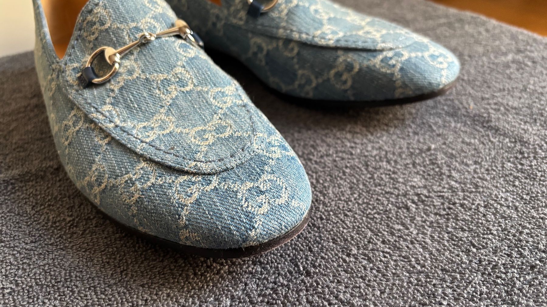 Gucci Scarpe da uomo: Gucci Loafers Hellblau Gr. 39.5 – Usato da Luzern venduto da luzern.secondhand 1