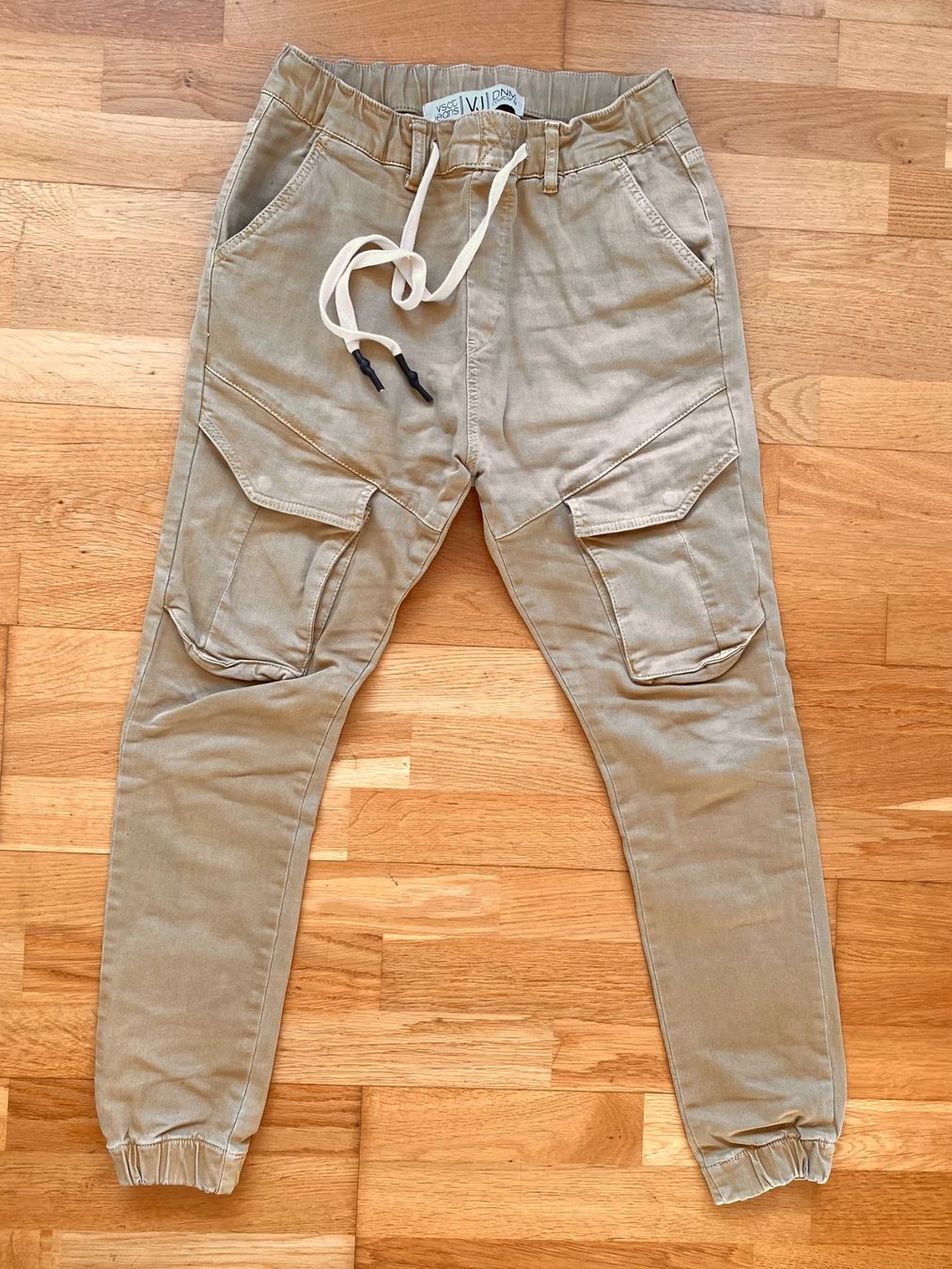 Pantaloni: VSCT Jeans Cargohose / Freizeithose Gr. 30/32 Beige – Usato da Zürich venduto da dyl_6kr2
