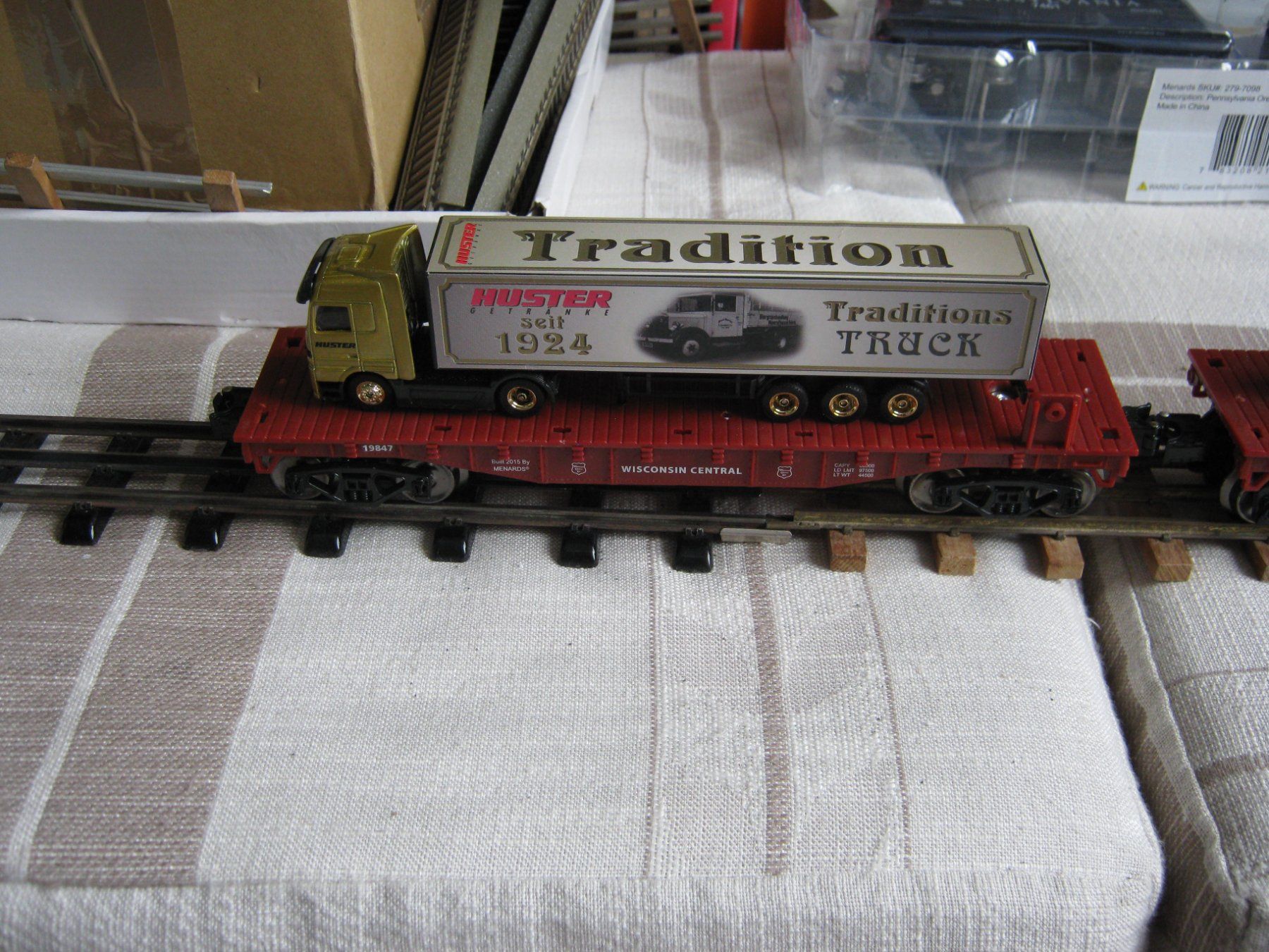 Modelleisenbahnen: Flachwagen mit LKW – Gebraucht aus Hirschthal von Legov 4