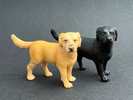 2 Schleich Hunde Hund Labrador schwarz gelb