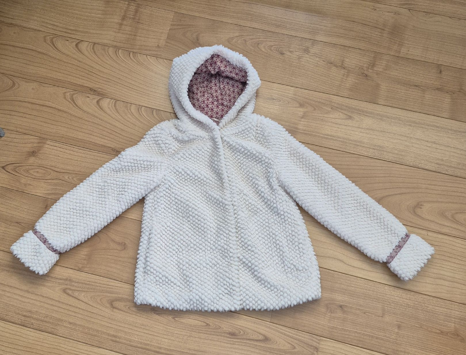 Benetton Maglioni & Felpe: Teddyfellpulli-Jacke ecru Benetton 140 Mädchen – Usato da Silvaplana venduto da suwiss22