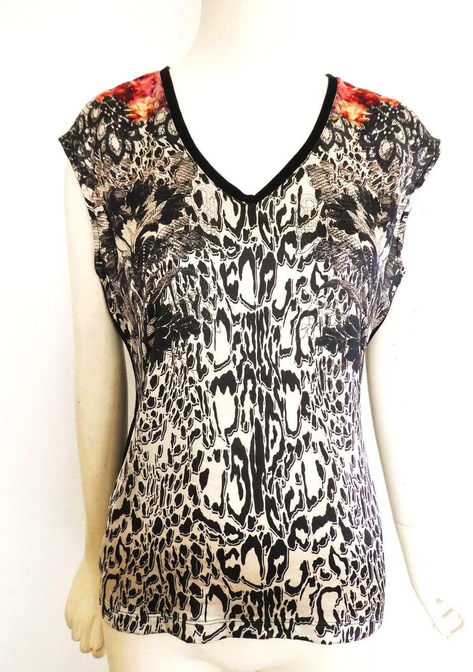 Marc Cain T-shirt: MARCCAIN Shirt Top Front Seide, N4/40 – Usato da Berneck venduto da chouchou1415