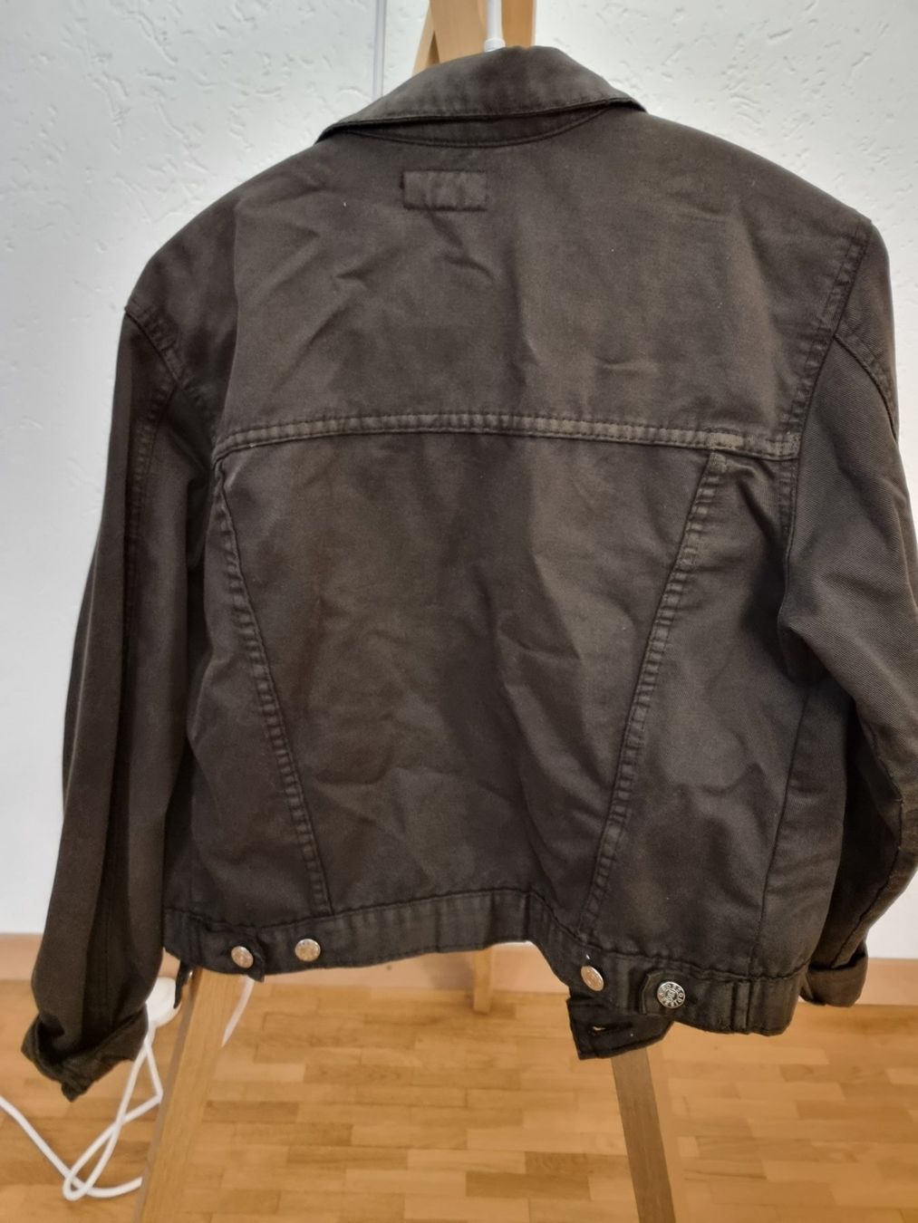 Vestes: Veste jean noire – D'occasion à Veyrier par Leilazizou 1