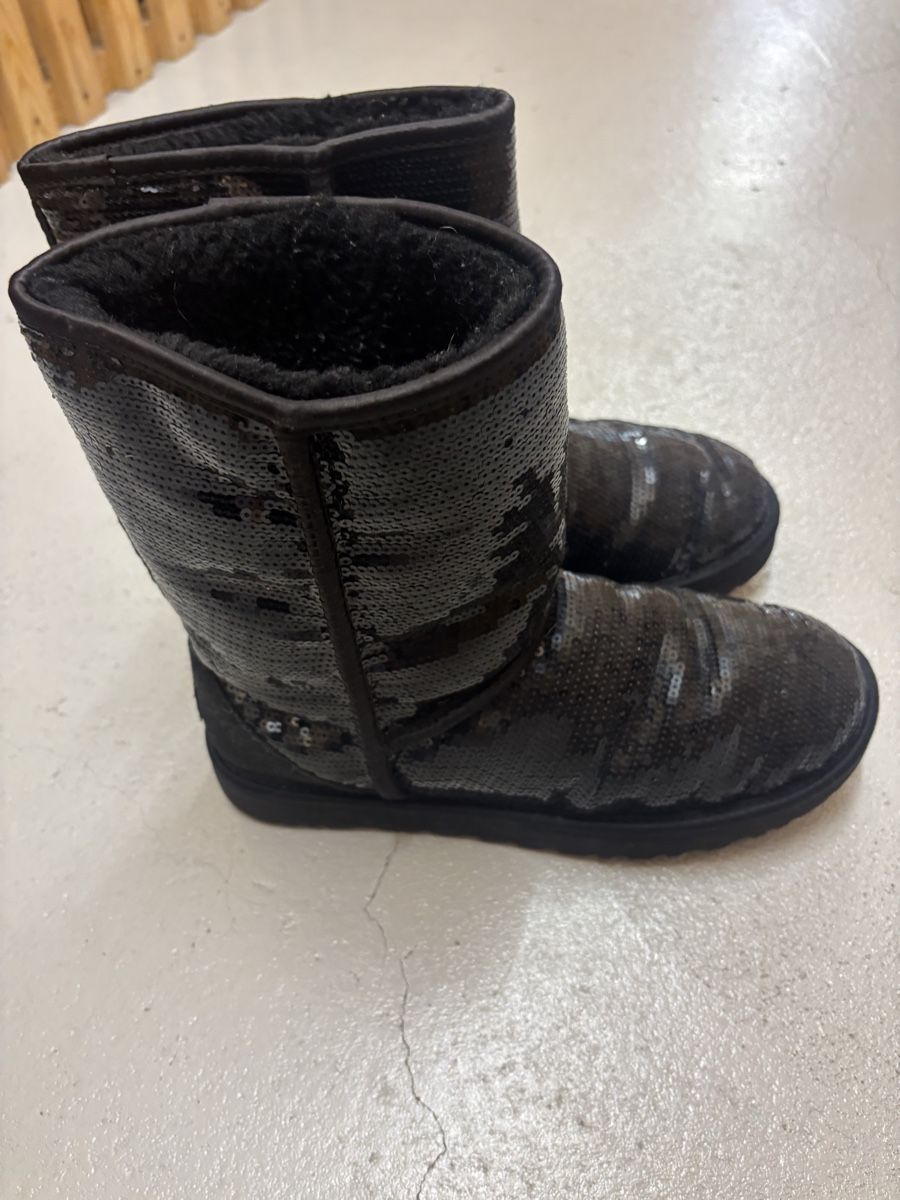 Ugg Scarpe da donna: UGG Boots gr.41 – Usato da Zug venduto da Biki72 1