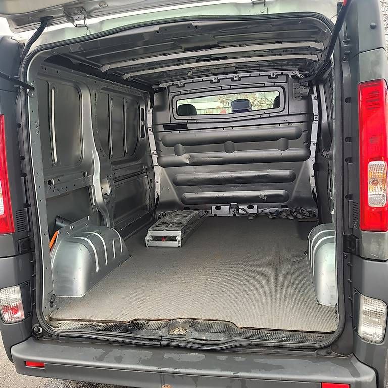Opel Véhicules utilitaires: Opel vivaro 2.5l – D'occasion à Plan-les-Ouates par dro_g65h 4