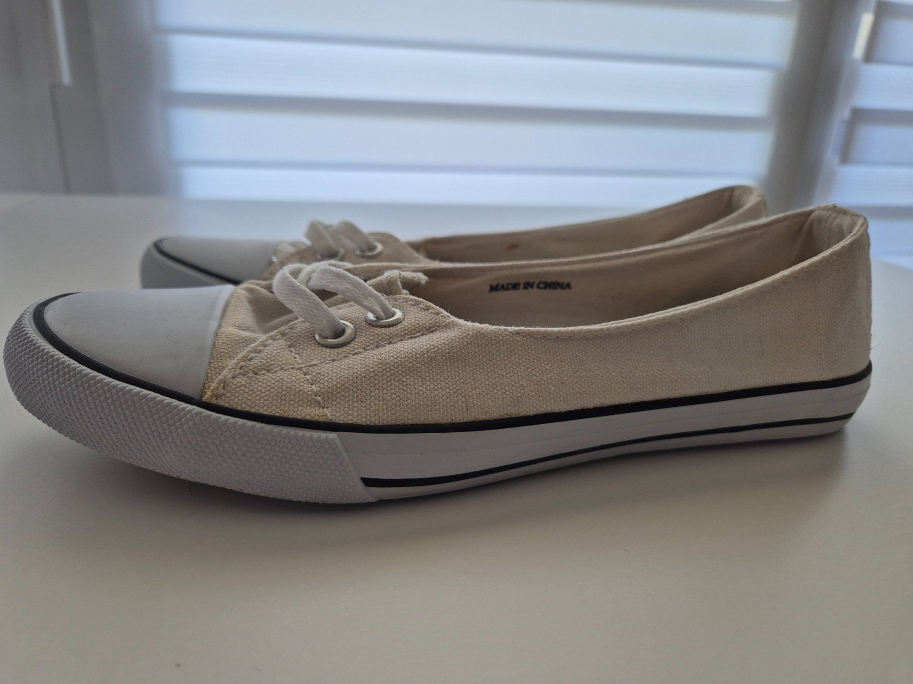 Scarpe da donna: Sommer Schuhe Sneaker Gr. 37 Cremefarben – Usato da Zürich venduto da pau_y8mv 8