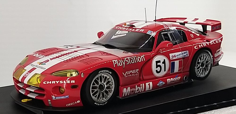 AUTOart 1/18 DODGE VIPER GTS-R LeMans 2000 GTS Class Winner #51