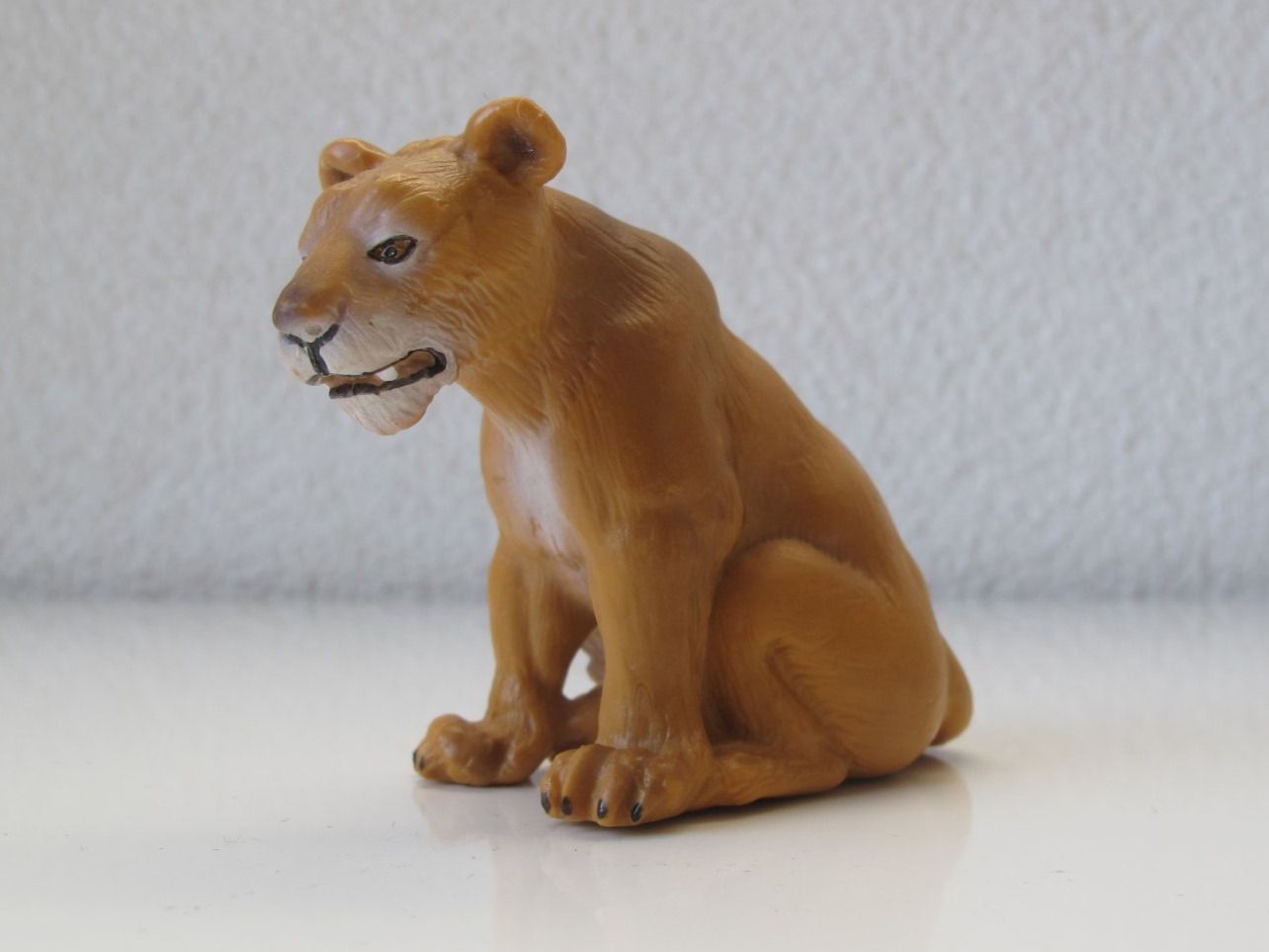 Schleich Statuette: Schleich 14037 Löwin, sitzend – Usato da Vilters venduto da hedi00