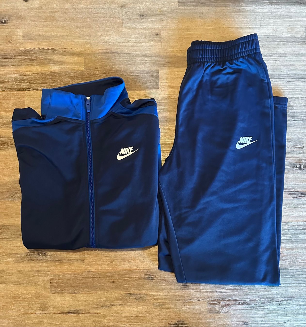 Kleiderpakete & -sets: Nike Trainer Gr. 158-170 – Gebraucht aus Schmitten FR von einhorn123
