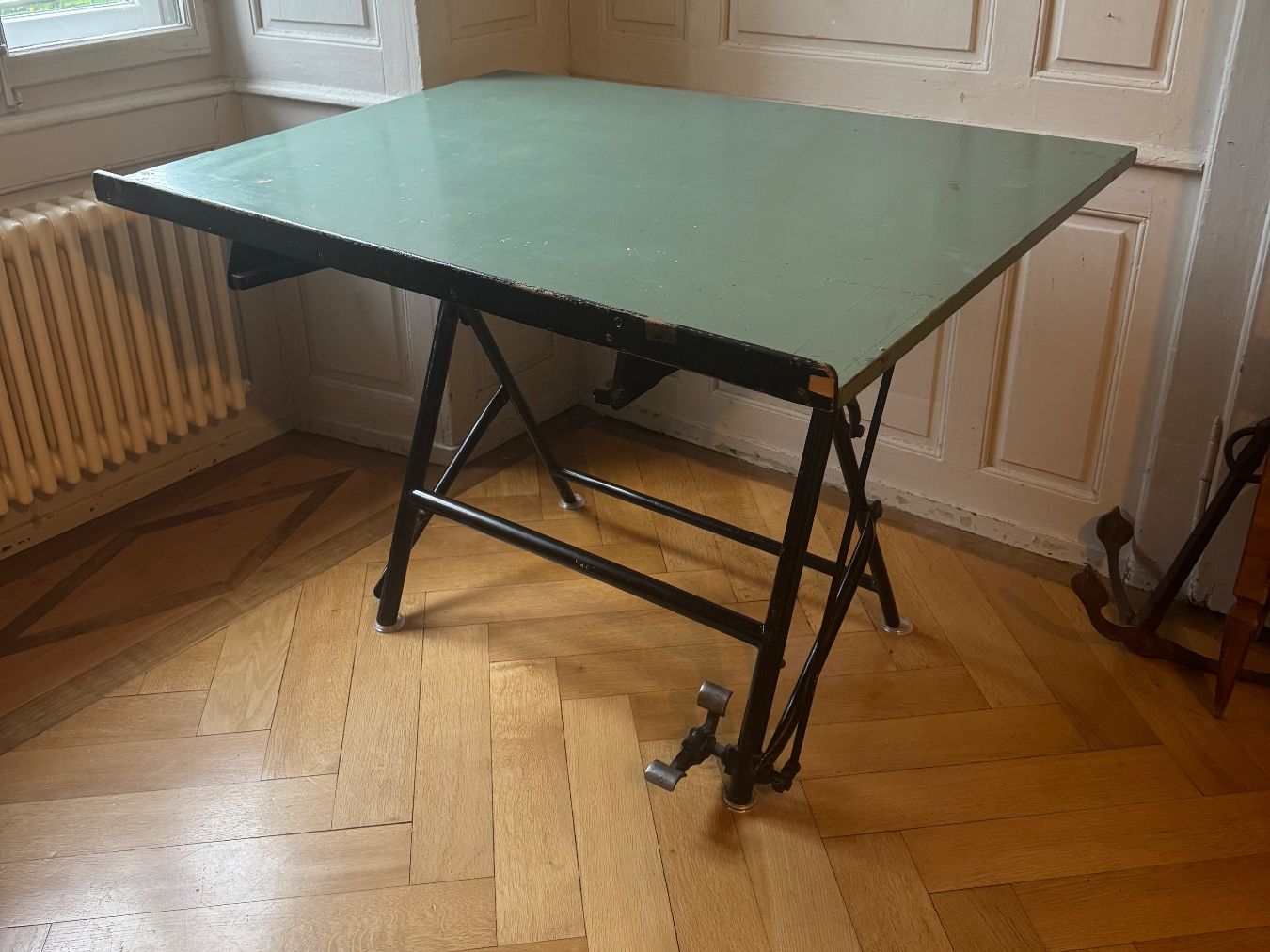 Tavoli: Table à dessin ancienne / sublime et parfait etat – Nuovo (secondo la descrizione) da Arnex-sur-Orbe venduto da cameleonfringant 1