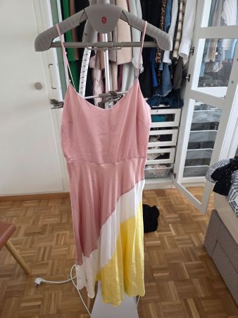Robe d'été Naf Naf rose/jaune/blanc - Taille 36 - État pa...