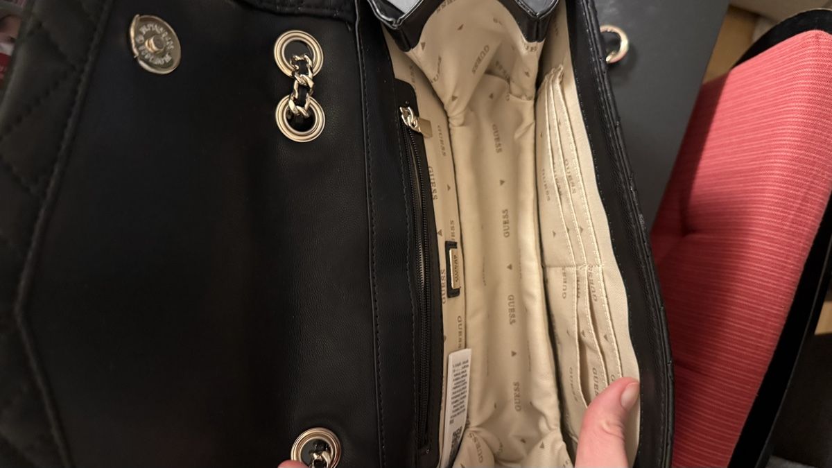 Guess Taschen für Damen: Guess Handbag, Black Quilted Design, Chic & Stylish – Neu (gemäss Beschreibung) aus Zürich von ece_nqv9 2