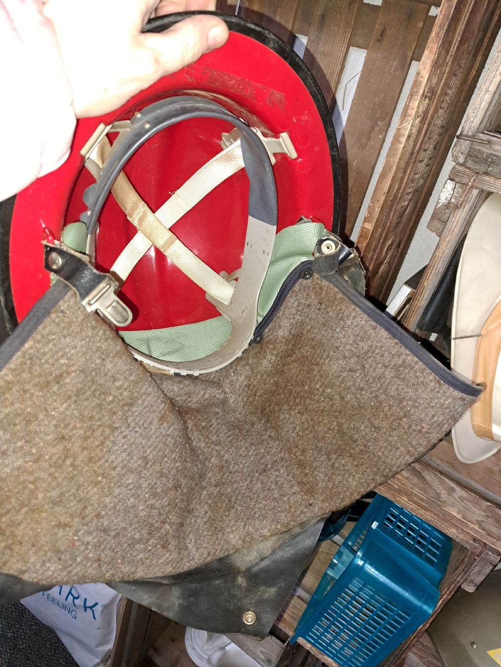 Pompieri: Vintage Feuerwehrhelm  – Usato da Kölliken venduto da Upcycling-by-Mc-TAM 3