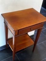 Table de chevet en bois avec tiroir, état occasion