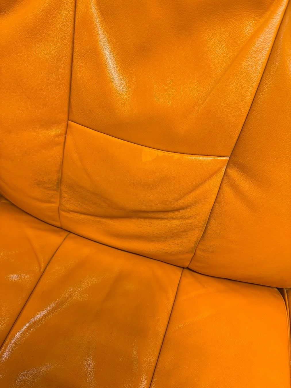 Stressless Divani: Canapé Stressless 2 places, cuir orange – Usato da Morges venduto da golann 2