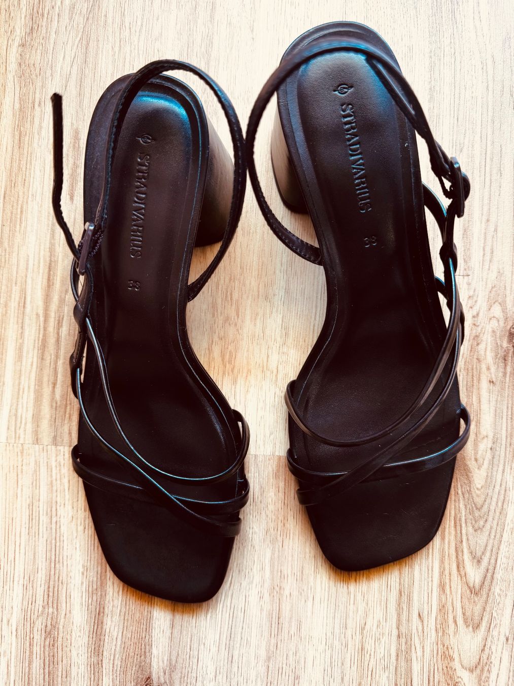 Stradivarius Scarpe da donna: 2 Paar NEUE Sandalen Gr. 38 - – Nuovo (secondo la descrizione) da Bözen venduto da Paulina89 3