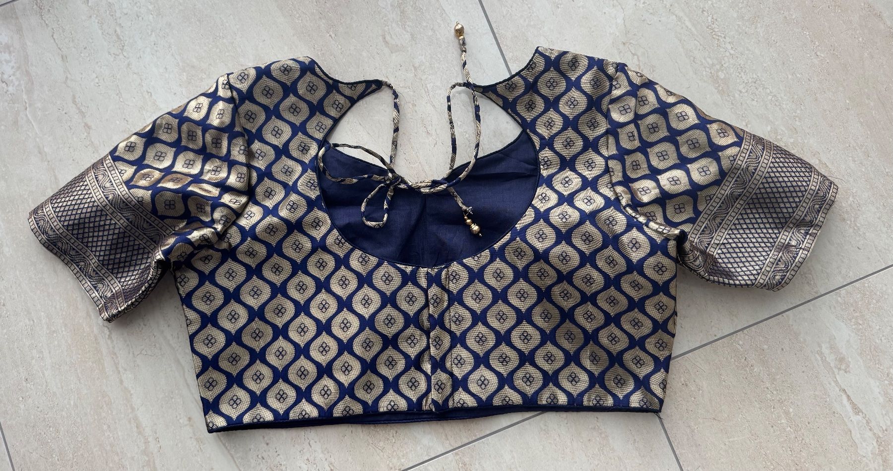 Robes: Saree in dunkelblau (neu) – Neuf avec emballage d'origine à Wichtrach par Alyasahana 3