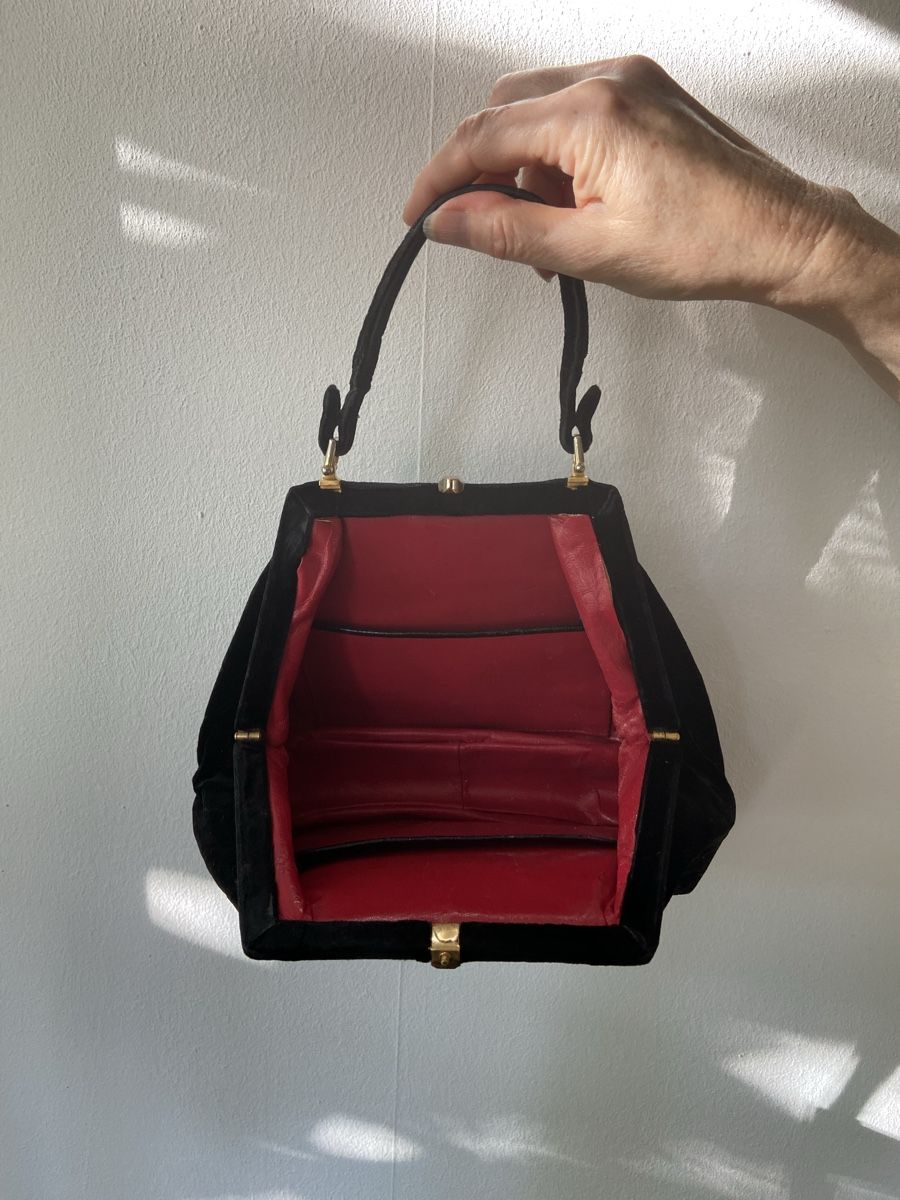 Taschen für Damen: Vintage Samttasche mit Wappen - Elegant! – Neu (gemäss Beschreibung) aus Zürich von cas_x6pw 3
