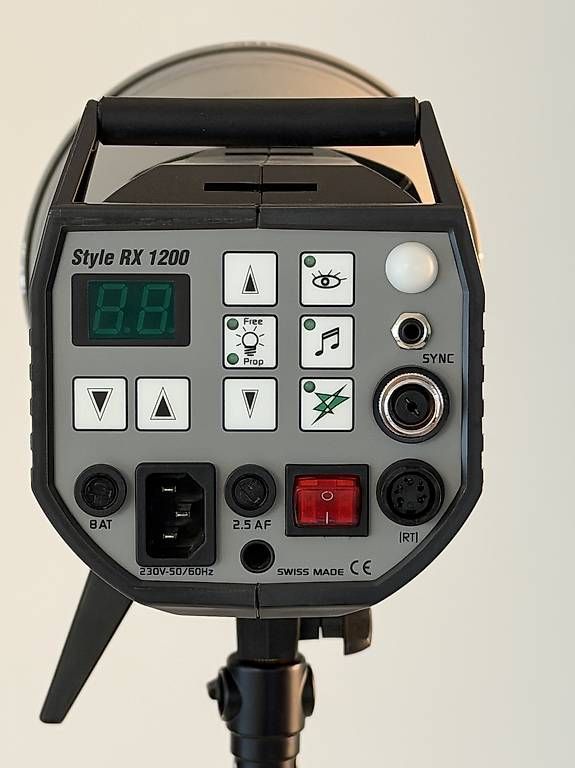 Elinchrom Flash: Studioblitz Elinchrom Style RX1200 – Usato da Wohlen AG venduto da inf_j9pt 2