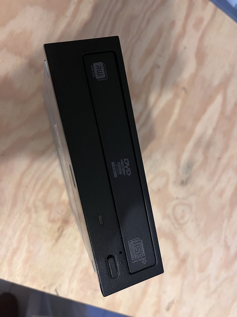 Tutti i DVDs: DVD-RW Drive SATA for Desktop PC – Usato da Tolochenaz venduto da adamr841