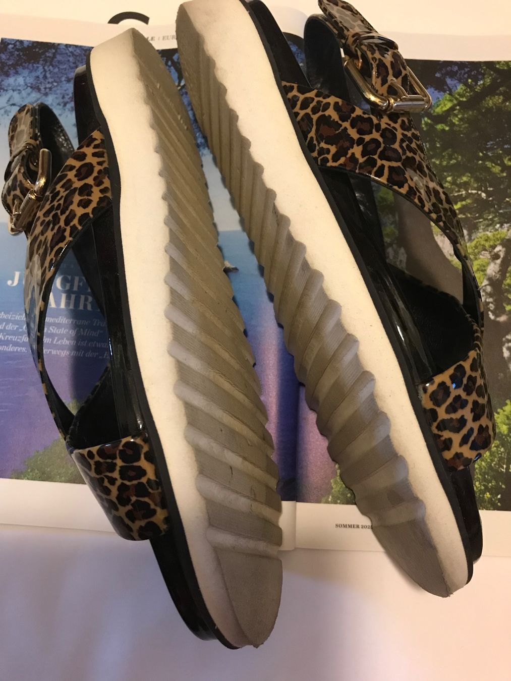 Scarpe da donna: Sommer Sandalen Grösse 40 Leopard Optik, Lack – Usato da Niederteufen venduto da mix18 5