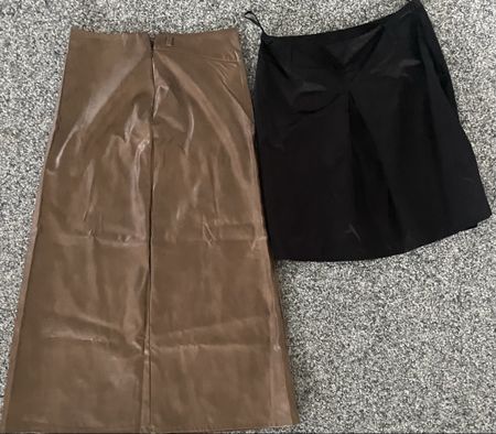 Rock und Jupe im Set, einmal schwarz, einmal braun, Grösse