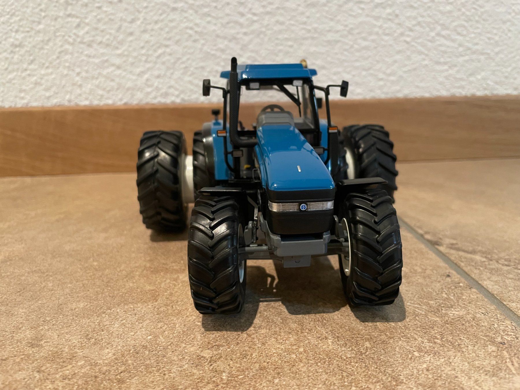 New Holland Trattori: New Holland 8560 von Replicagri – Nuovo e nell'imballaggio originale da Kreuzlingen venduto da Stefan1150 1