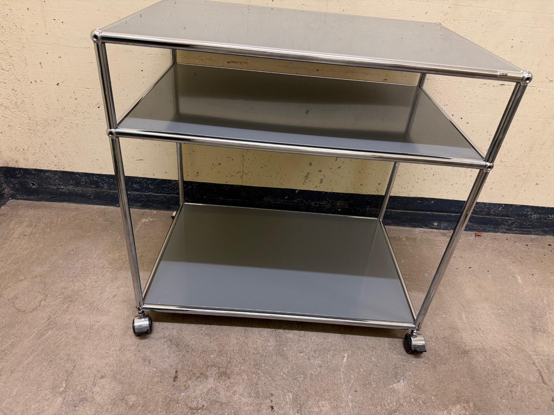 USM Comodini: Original USM Rolltisch – Usato da Tann venduto da kristi8282 1