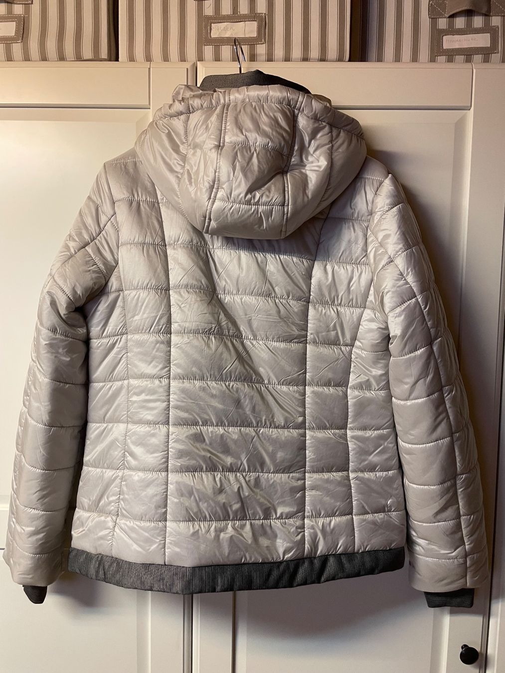 Vestes: Bpc Steppjacke hellgrau Grösse 40 neuwertig – D'occasion à Adlikon b.Regensdf par SimoneO01 5