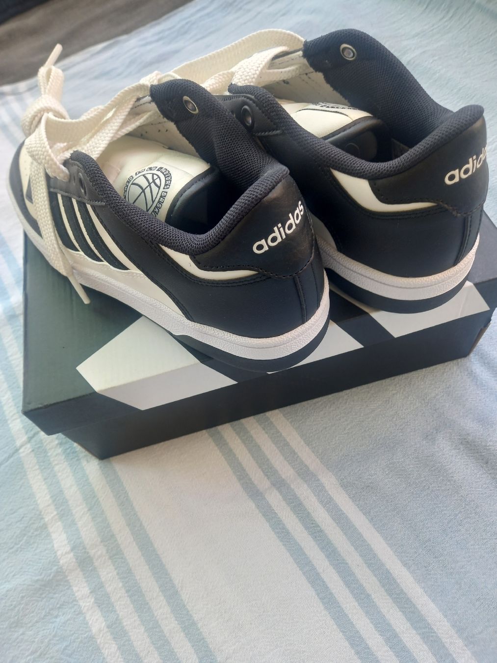 Scarpe da uomo: baskettes adidas taille 36 2/3 – Nuovo (secondo la descrizione) da crissier venduto da sgo_d9dl 3
